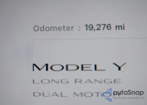 2022 Tesla Model Y Long Range Dual Motor All-Wheel Drive z USA, uszkodzony, nr VIN 7SAYGDEE4NF313705
